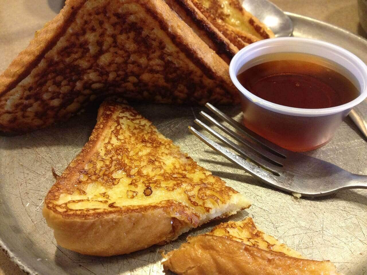 what do the french eat for breakfast