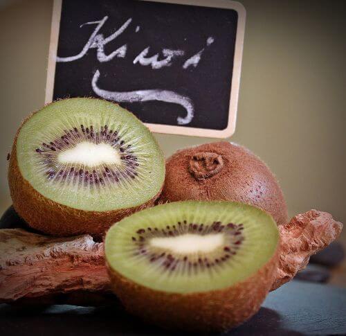 how to cut a kiwi fruit